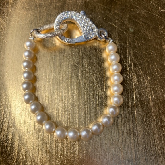 ❌SOLD❌ Pave Pearl-colored Hook Bracelet - Picture 2 of 4